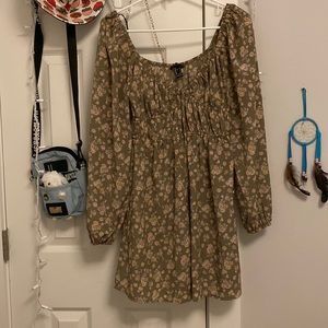 Forever 21 brand new long sleeve dress
